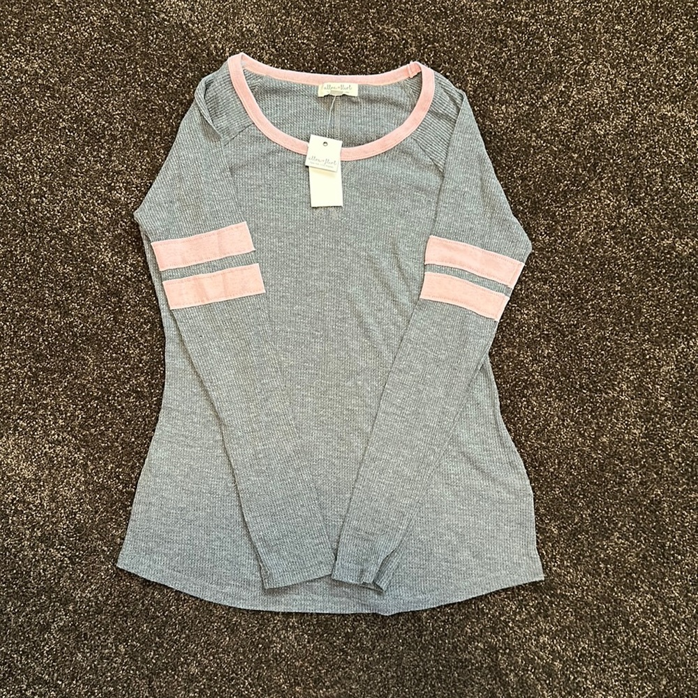 Ultra🩷Flirt baseball raglan tee
